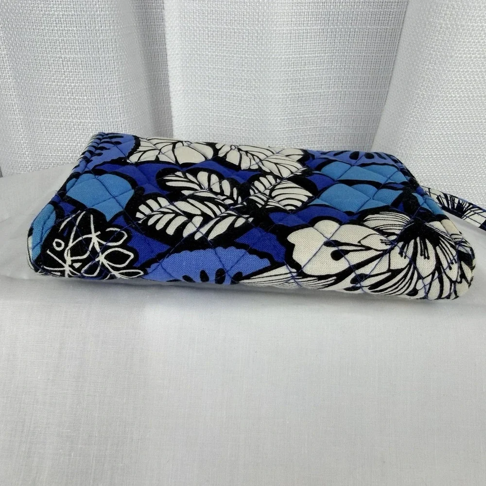 Vera Bradley Midnight Blue/Black/WHT Floral Turnlock Zip Clutch Wallet READ